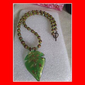 Necklace choker retro leaf